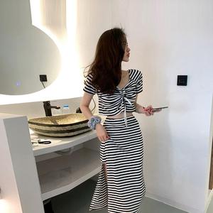 夫妻夜里看的AV
