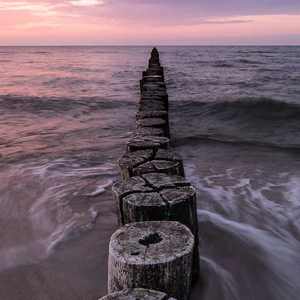 夫妻夜里看的AV
